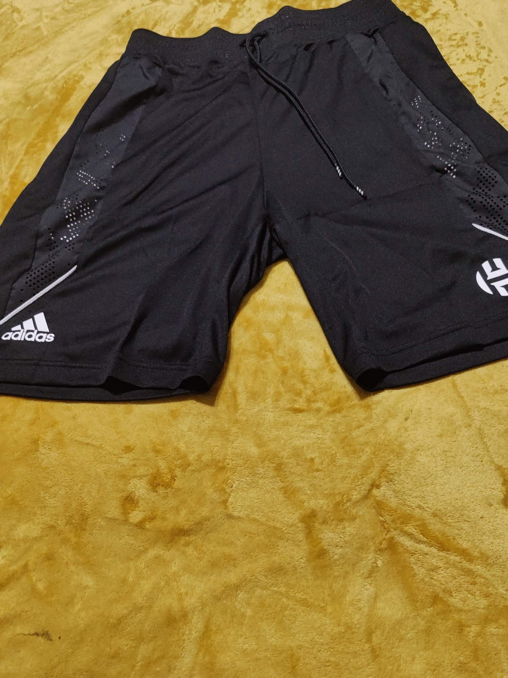 New size large Adidas Men’s Black Performance Athletic Shorts With Side Pockets
